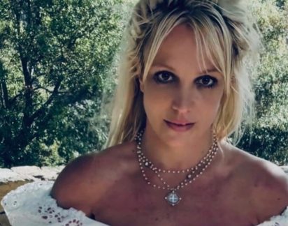 Novo amor? Britney Spears mostra-se ao lado de homem misterioso